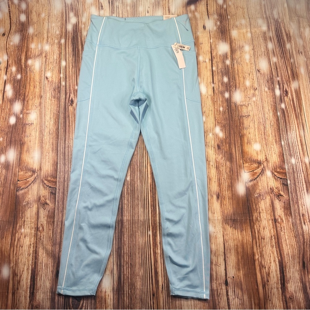 NWT Victoria’s Secret Essential Legging Size Medium